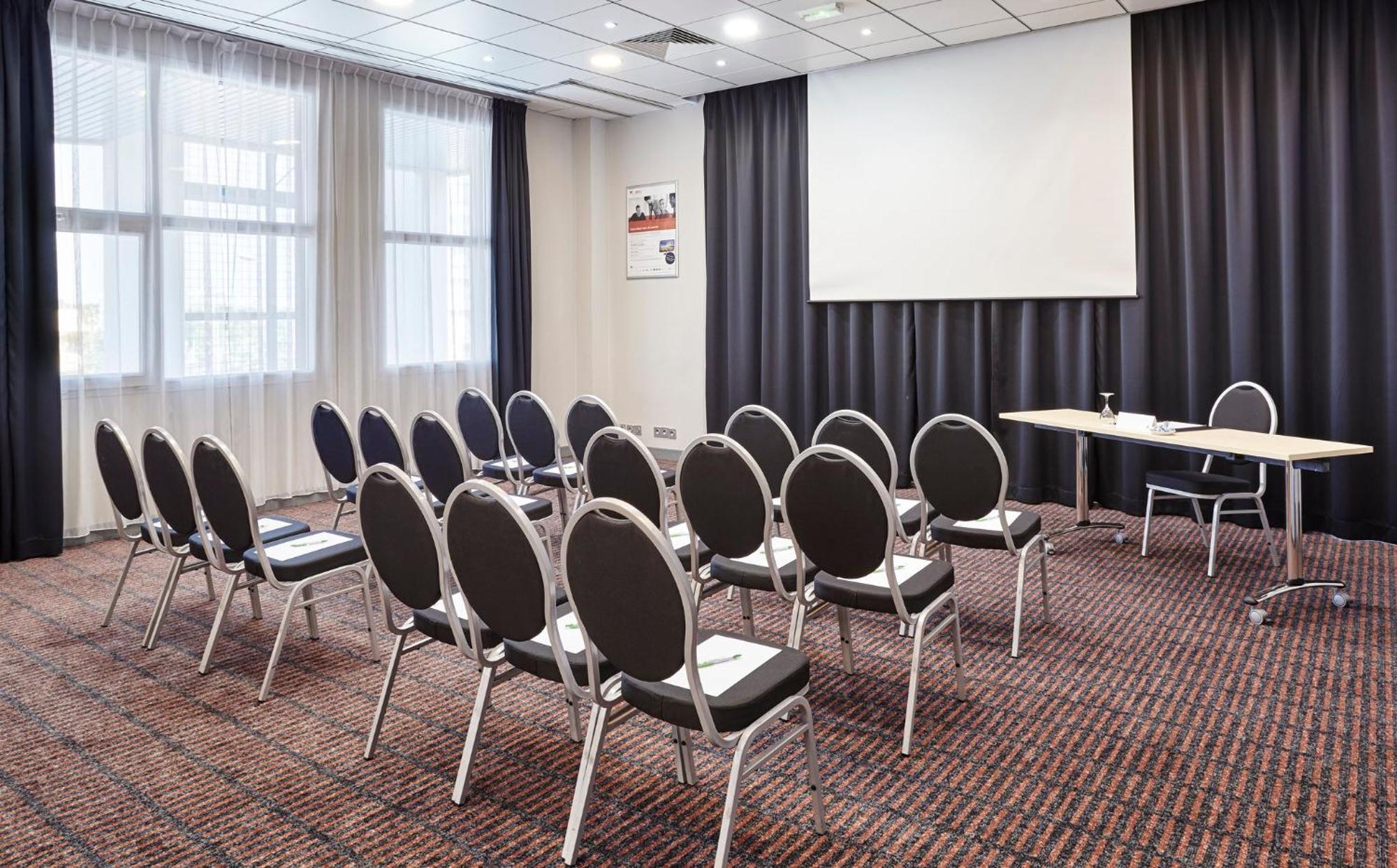 Holiday Inn Toulon City Centre By Ihg Bagian luar foto